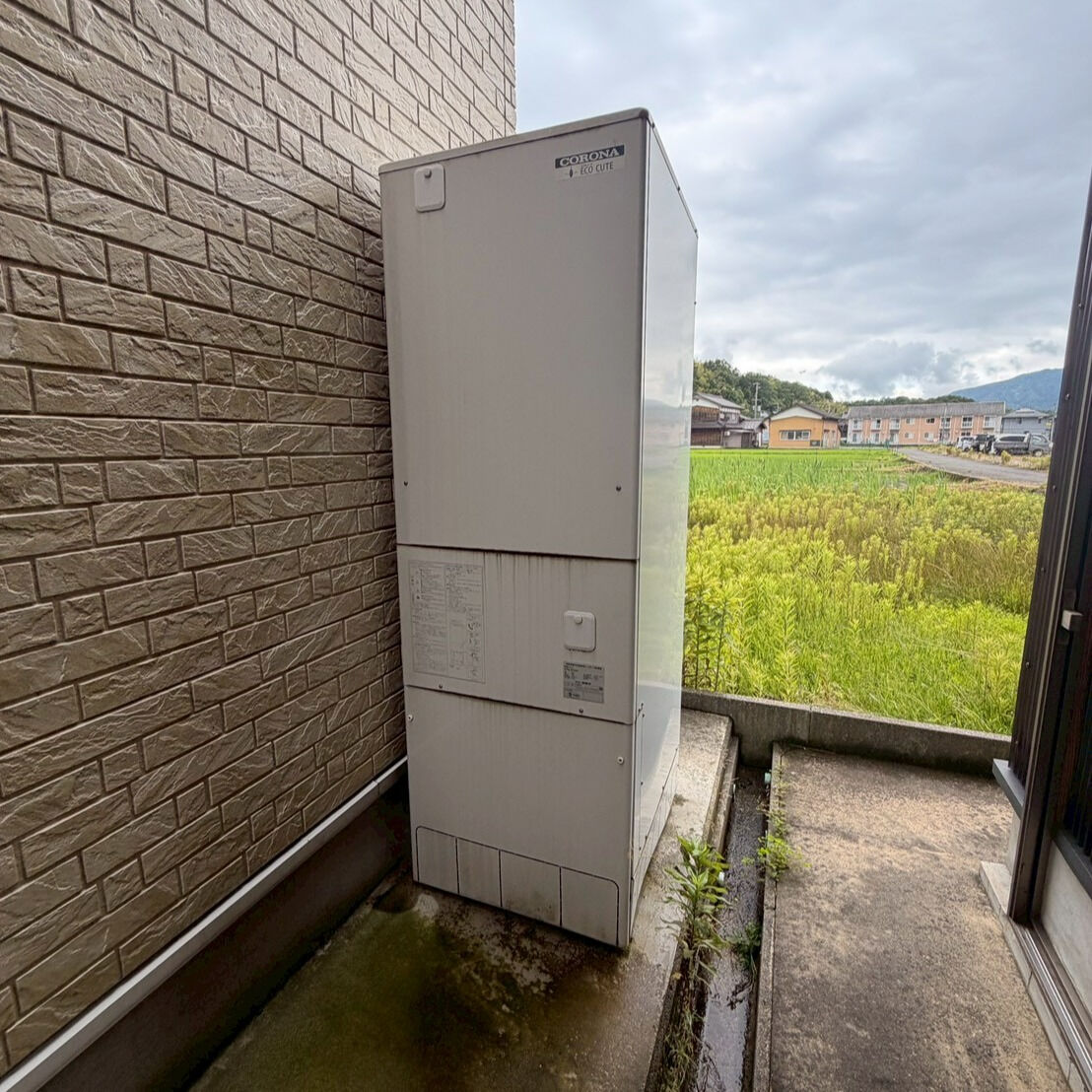 本日、京都府K様宅にてエコキュートの交換工事を行いました