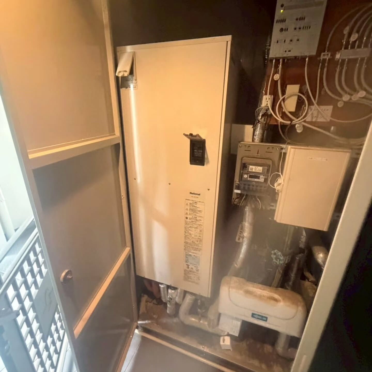 本日、神戸市のマンションにてエコキュート交換工事を行いました
