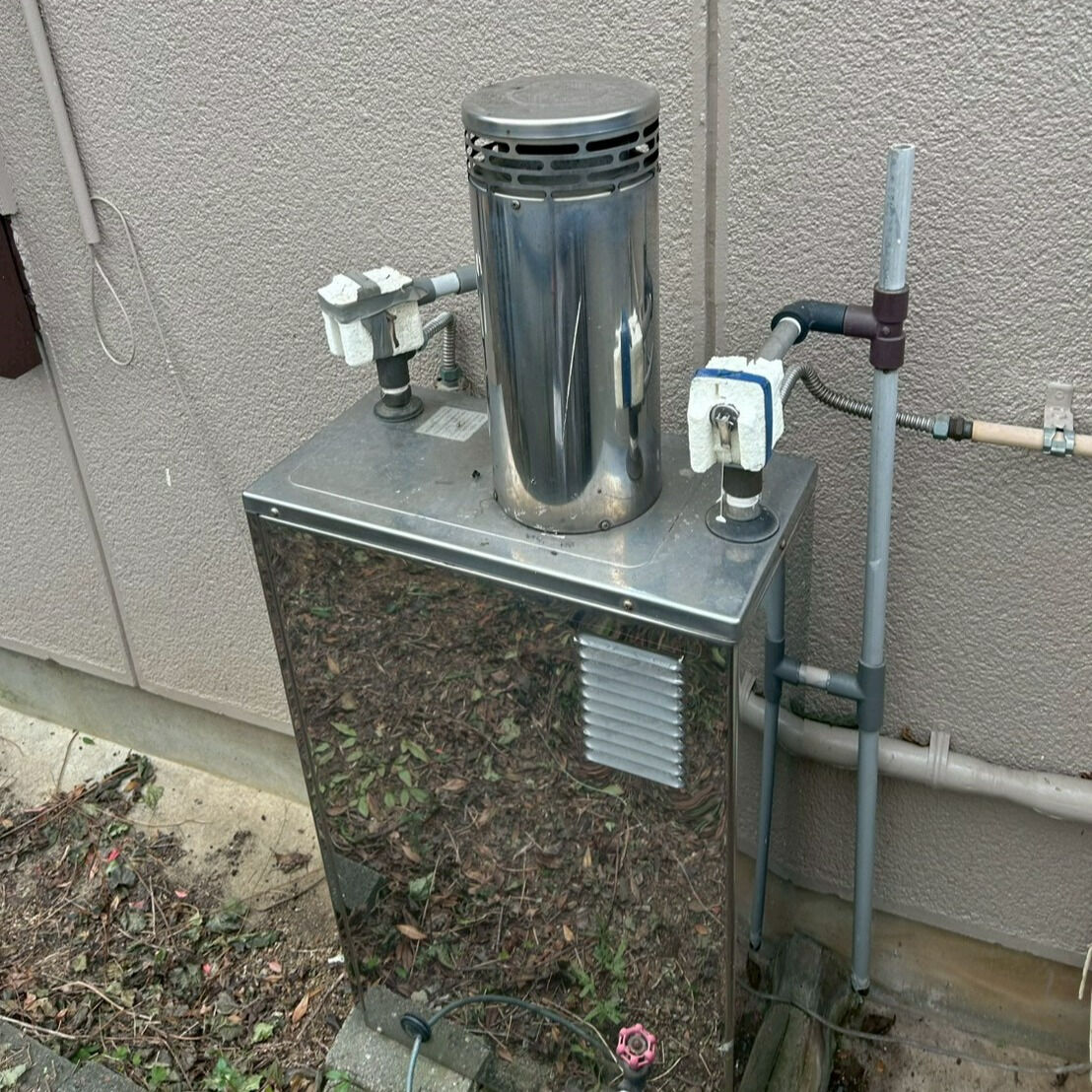 和歌山県にてガス給湯器からエコキュートへの交換工事をおこない
